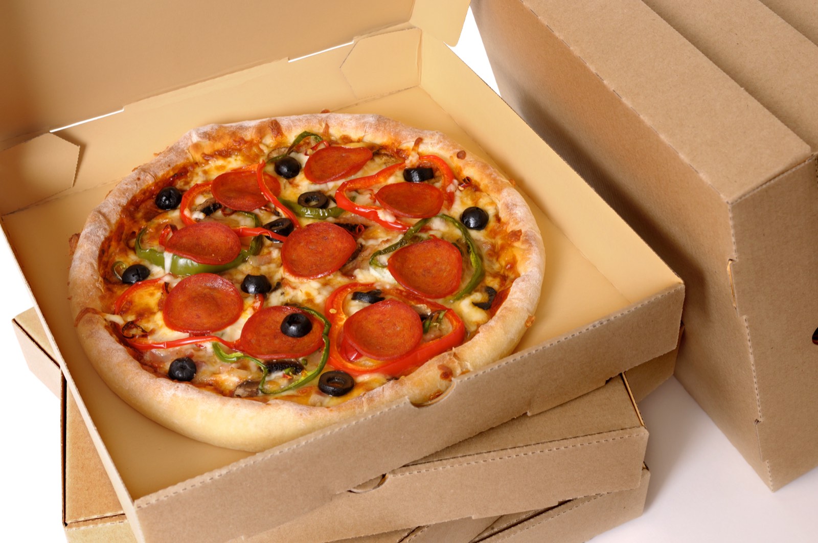 Pizza pepperoni en caja